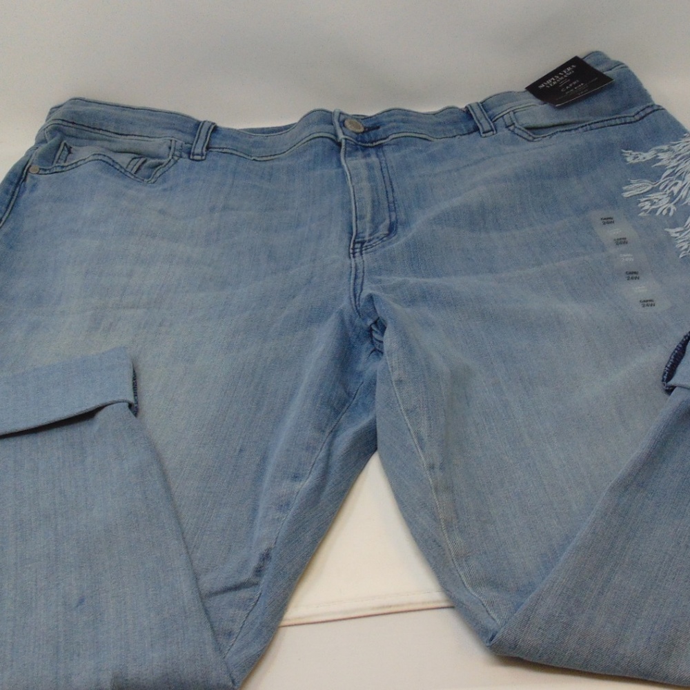 Vera Wang Capri Mid-Rise Straight Jeans Floral Leg